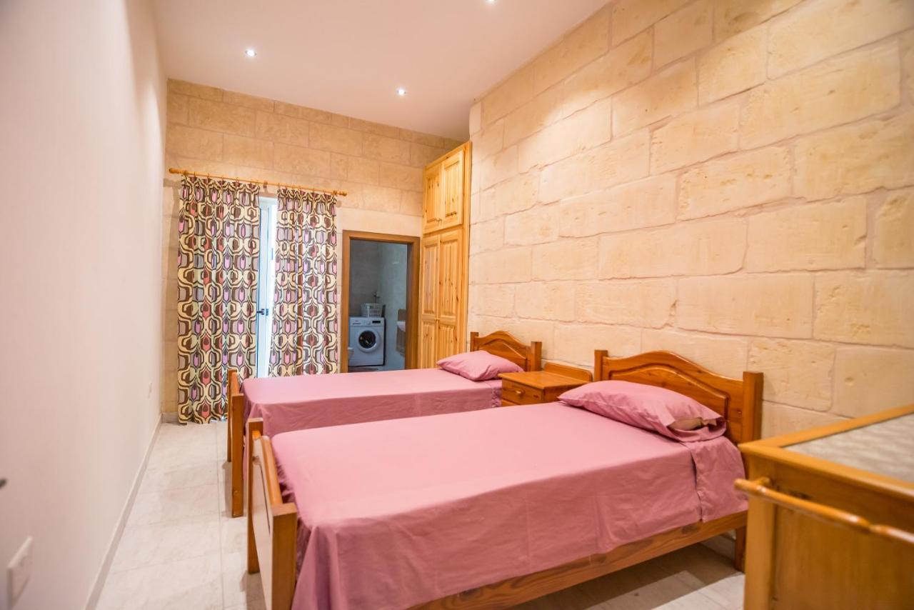 Butts Inn Dorm Вікторія Екстер'єр фото